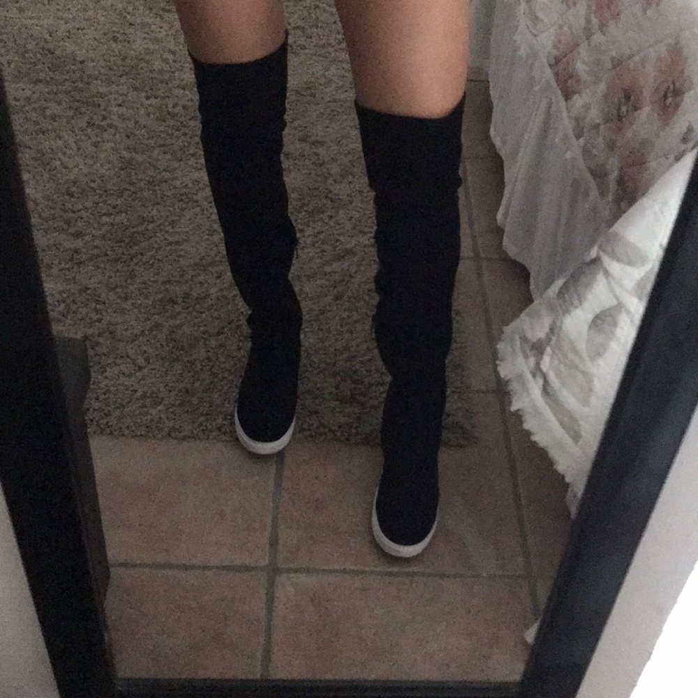LONG HIGH KNEE SUEDE BOOTS!